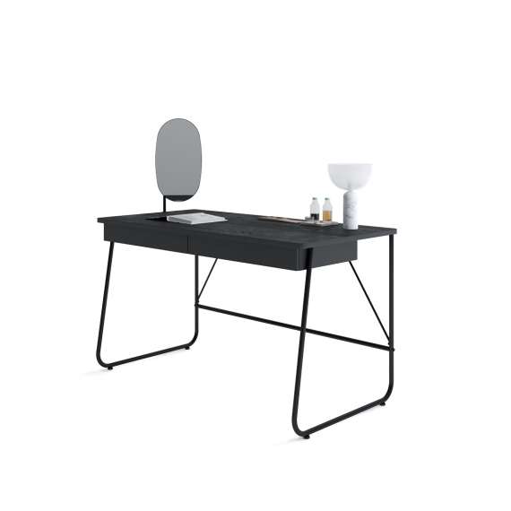 Skrivebord Match MB 135x67 cm - sort - med skuffer