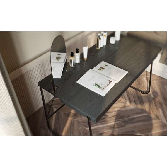 Skrivebord Match MB 135x67 cm - sort - med skuffer