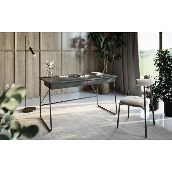 Skrivebord Match MB 135x67 cm - sort - med skuffer