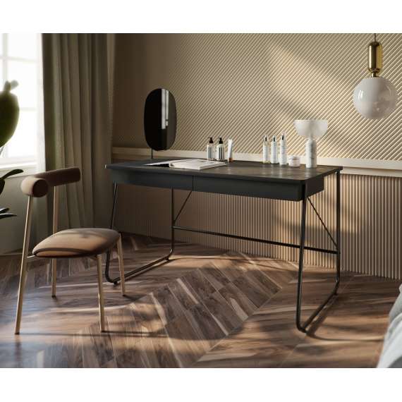 Skrivebord Match MB 135x67 cm - sort - med skuffer