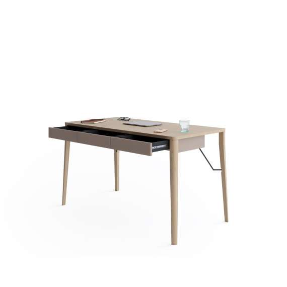 Skrivebord Match MK 139x71 cm - lys eik - beige