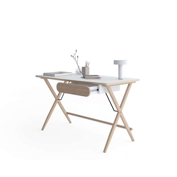 Skrivebord Match MW 135x67 cm - lys eik - hvit