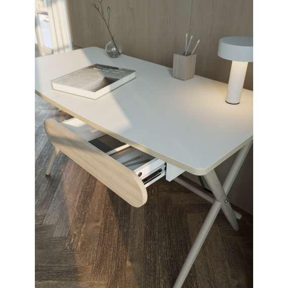 Skrivebord Match MW 135x67 cm - lys eik - hvit