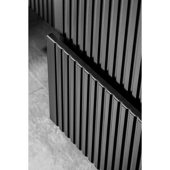 Høyskap Adel 35x140 cm - sort - 1 dør