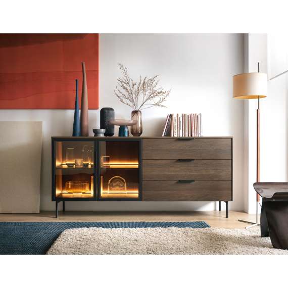 Skjenk Lumi 181x83 cm - mørk eik - 2 dører - 3 skuffer - med belysning