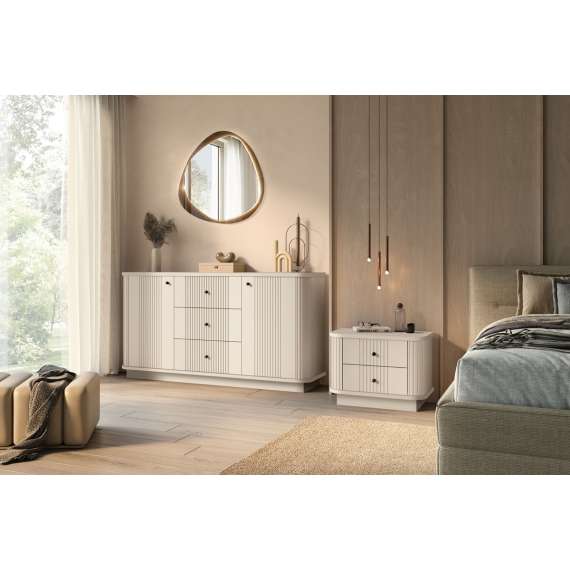 Skjenk Vesper - 160x77 cm - cashmere - 2 dører - 3 skuffer - sokkel