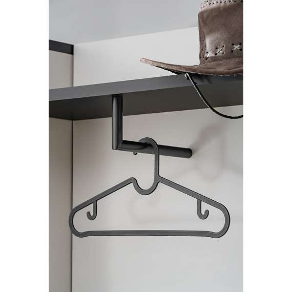 Entresett HUGO III - cashmere - svart detaljer - 180 cm