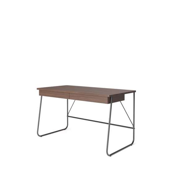 Skrivebord Match MB 135x67 cm - brun eik - med skuffer