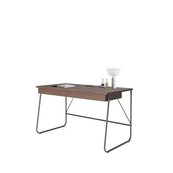Skrivebord Match MB 135x67 cm - brun eik - med skuffer