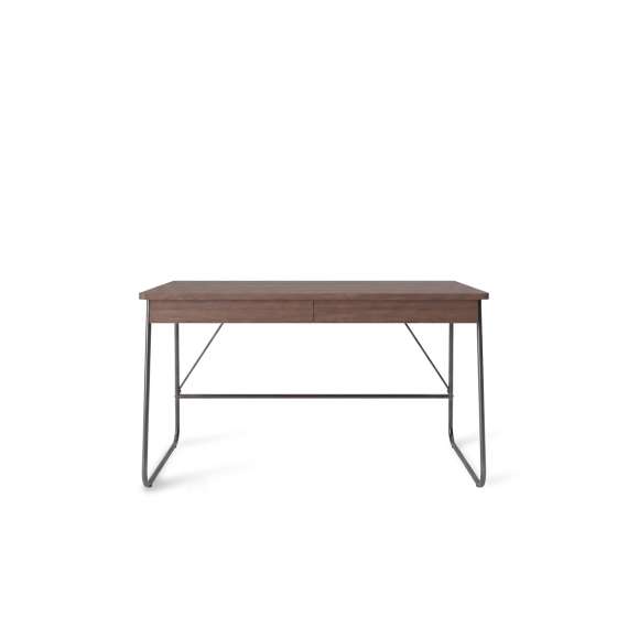 Skrivebord Match MB 135x67 cm - brun eik - med skuffer
