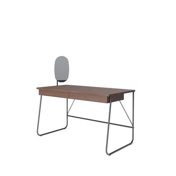 Skrivebord Match MB 135x67 cm - brun eik - med skuffer