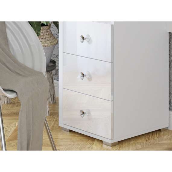 Sminkebord med speil og lys